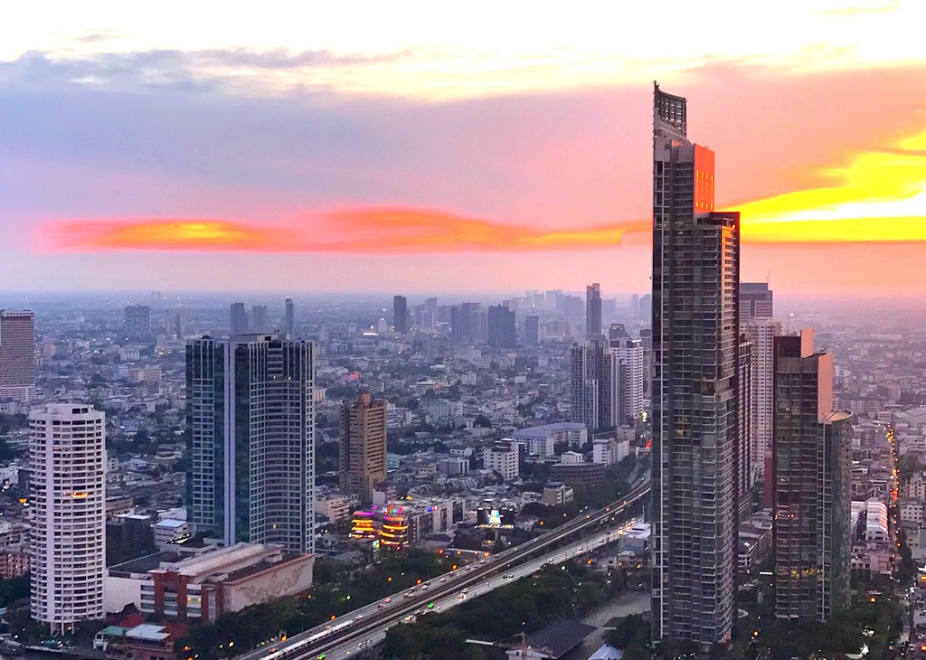 คอลลิเออร์ส เผยว่า มองว่าตลาดคอนโดมิเนียมในกรุงเทพมหานครและเมืองท่องเที่ยวที่สำคัญในปีนี้ จะกลับมาคึกคักอีกครั้งและหลายโครงการของผู้พัฒนารายใหญ่จะยังคงได้รับการตอบรับเป็นอย่างดีหรือบางโครงการอาจปิดการขายลงในระยะเวลาที่รวดเร็ว